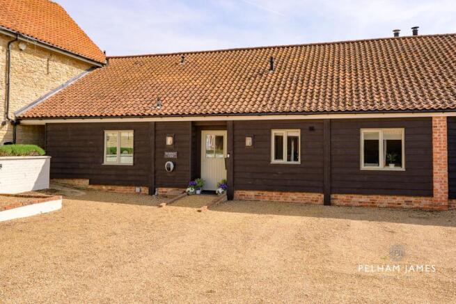 3 bed property, in Manor Farm Court, £650,000