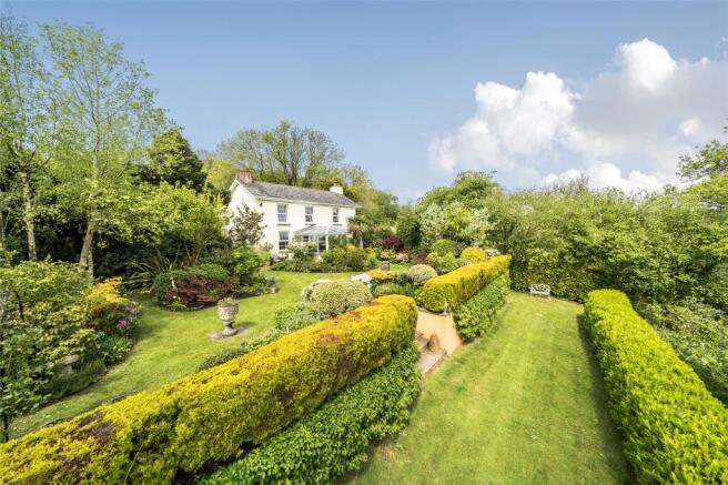 5 bed property, in Cooksland Road, £775,000