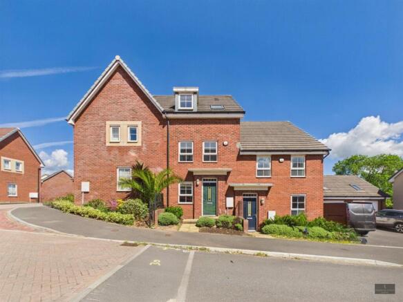 3 bed property, in Poltimore Drive, £330,000