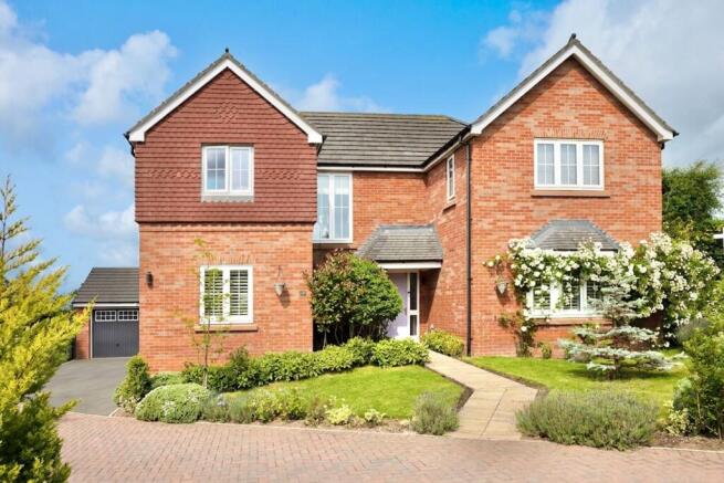 4 bed property, in Briar Gardens, £470,000