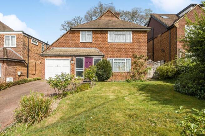 5 bed property, in Farmcombe Road, £975,000