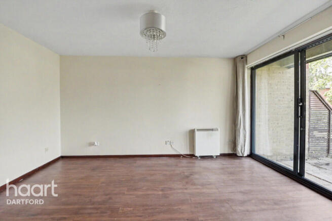 1 bed property, in Louvain Road, £180,000