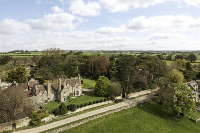 7 bed property, in Cold Ashton, £2,850,000