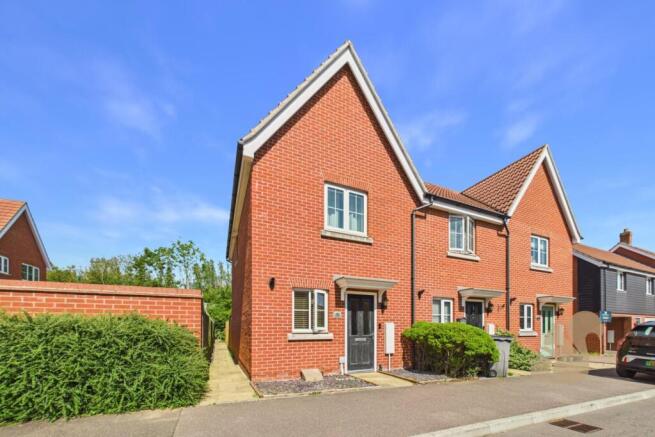 2 bed property, in Osprey Drive, £220,000
