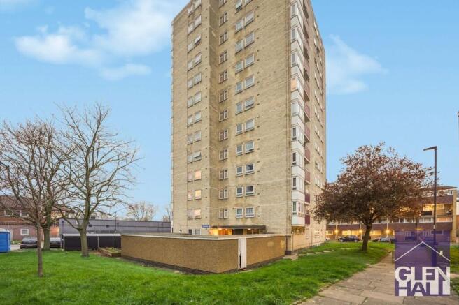 2 bed property, in Highview Gardens, £230,000