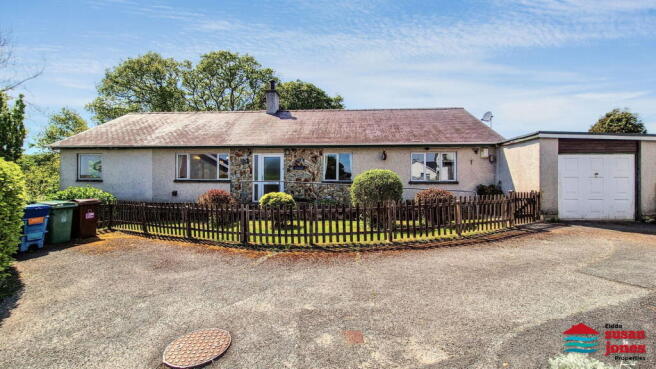 4 bed property, in Llanbedrog, £325,000