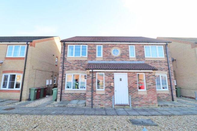 1 bed property, in Harrier Court, £49,000