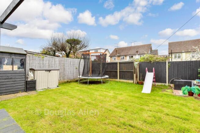 4 bed property, in Victoria Close, £425,000