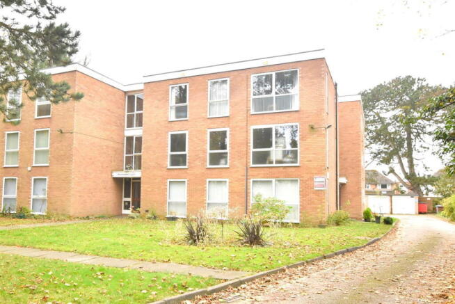 2 bed property, in Westminster Court, £95,000