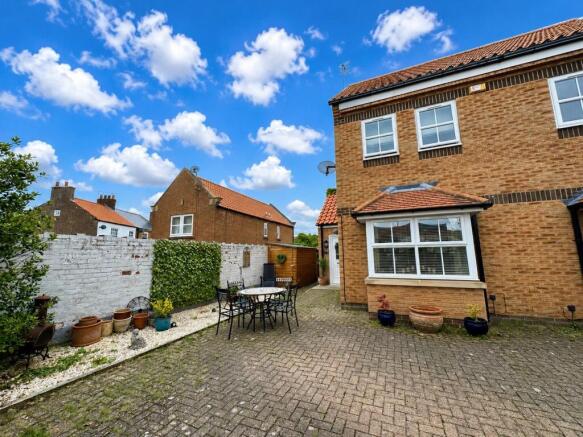 2 bed property, in North Road, £199,500