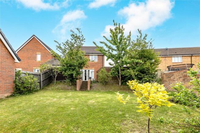 4 bed property, in Ken Bellringer Way, £450,000