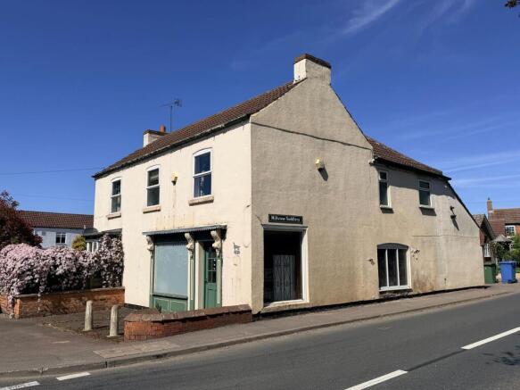 4 bed property, in 1 Haxey Road, £220,000