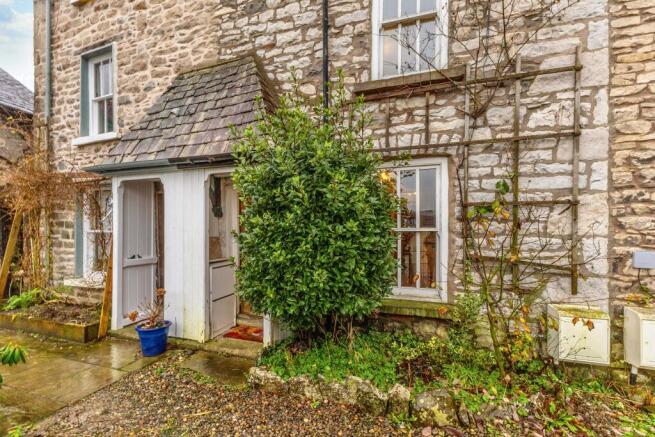 2 bed property, in 21 Church Terrace, £145,000