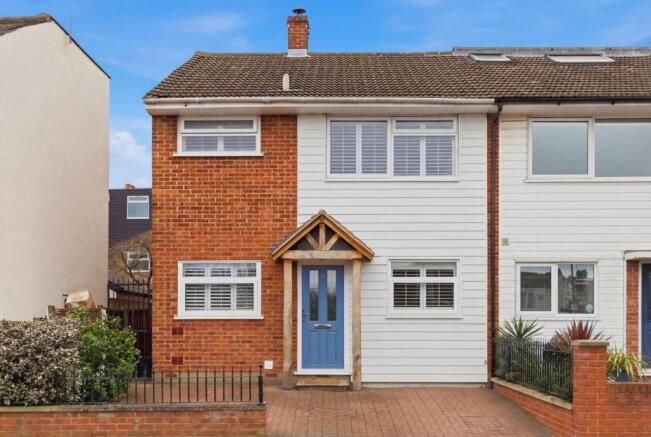 3 bed property, in Cowley Road, £825,000