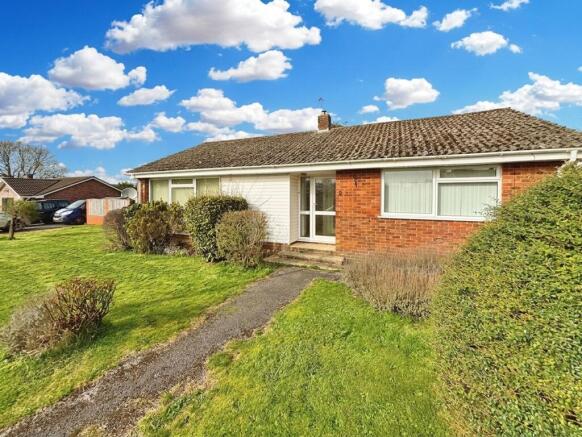 2 bed property, in Tinneys Close, £385,000