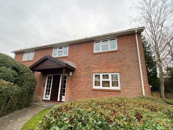 1 bed property, in Longacre Rise, £100,000
