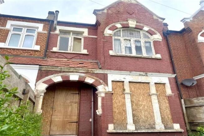 4 bed property, in Gleneagle Road SW16, £800,000