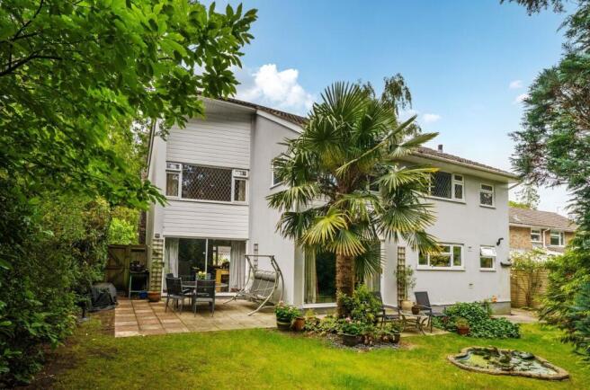5 bed property, in St Ives Wood, £750,000