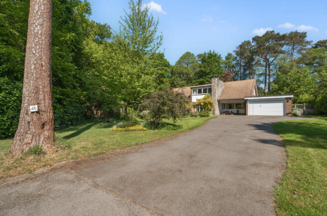 5 bed property, in Grayshott, £1,200,000