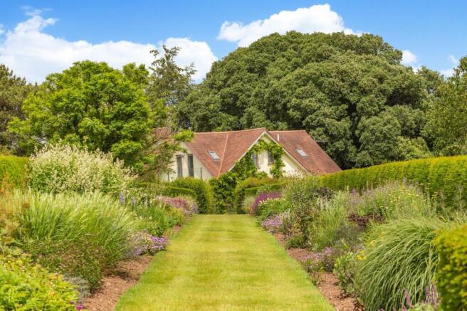 5 bed property, in Kenton, £1,250,000