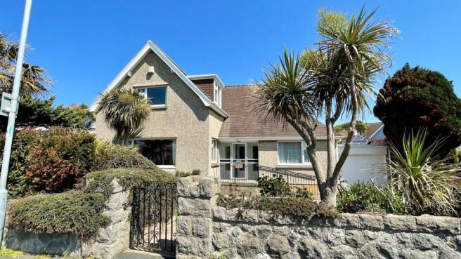 2 bed property, in Aber Drive, £330,000