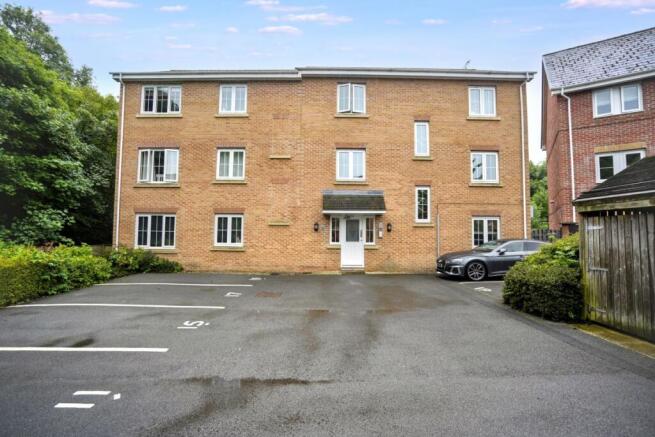 2 bed property, in 11 Troydale Park, £75,000