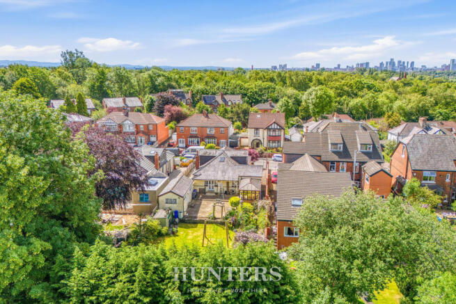 4 bed property, in Polefield Road, £490,000