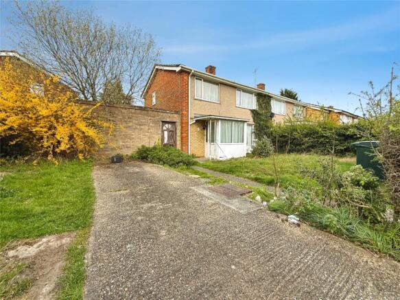 3 bed property, in Dwyer Road, £350,000