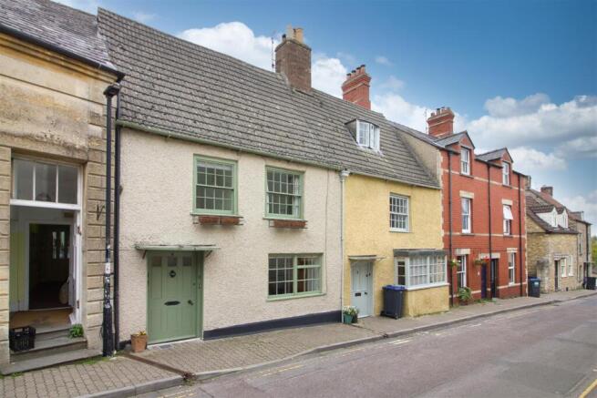 4 bed property, in Silver Street, £450,000