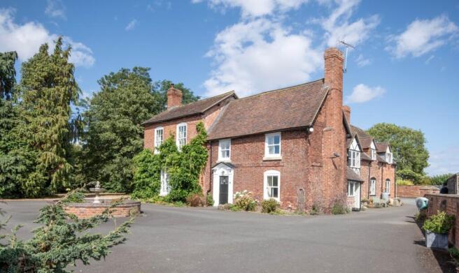 6 bed property, in Plealey, £925,000
