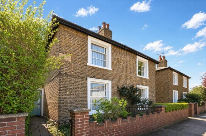 3 bed property, in Mattock Lane, £900,000
