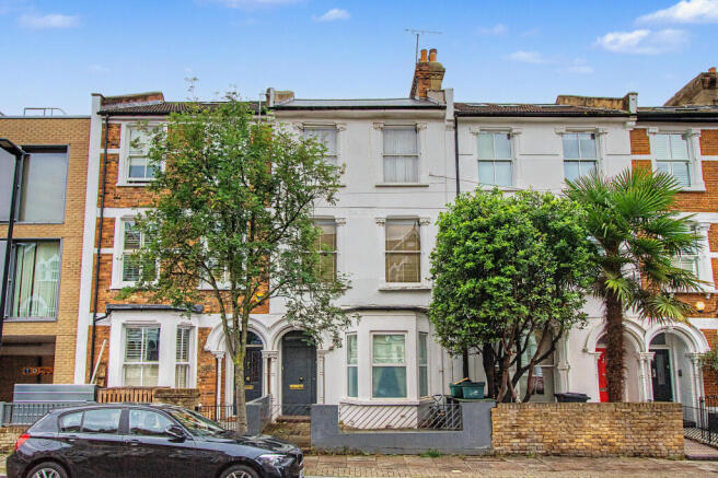 2 bed property, in Avenell Road, £550,000