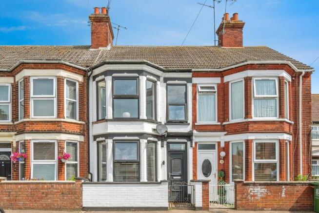 3 bed property, in Frederick Road, £160,000
