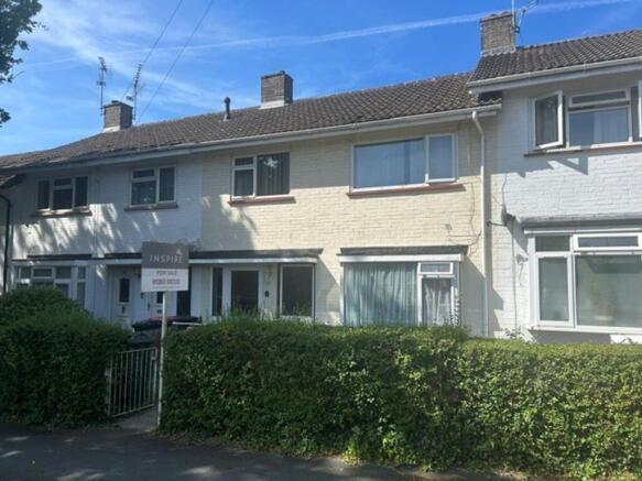 3 bed property, in Tilgate Way, £325,000