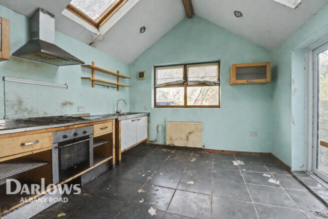 2 bed property, in Clydesmuir Road, £185,000