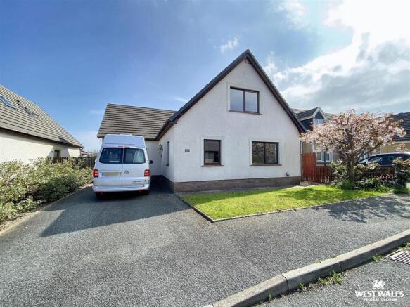 3 bed property, in Cenarth Close, £300,000