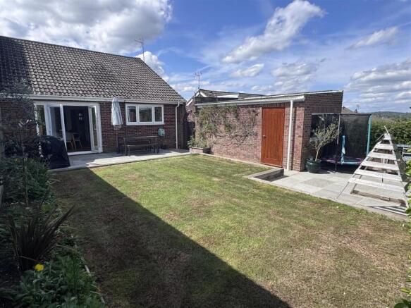 3 bed property, in Dalby Crescent, £450,000