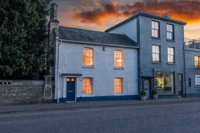 2 bed property, in West Street, £450,000