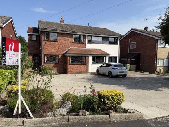 4 bed property, in Overdale Road, £325,000