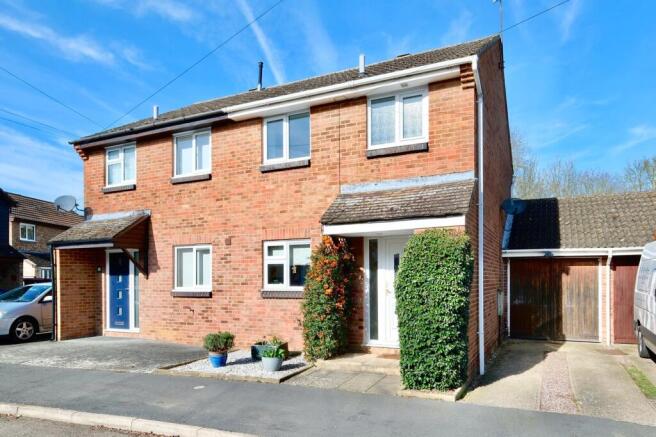3 bed property, in Wheatsheaf Road, £270,000