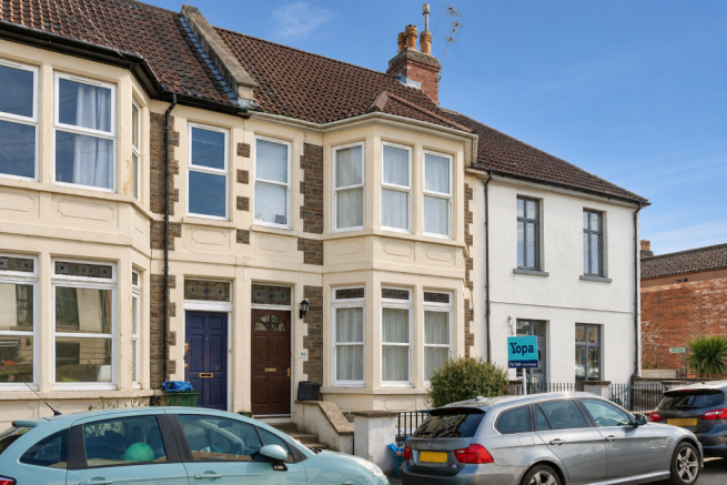 1 bed property, in Seymour Road, £260,000