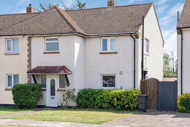 3 bed property, in Cokefield Avenue, £350,000