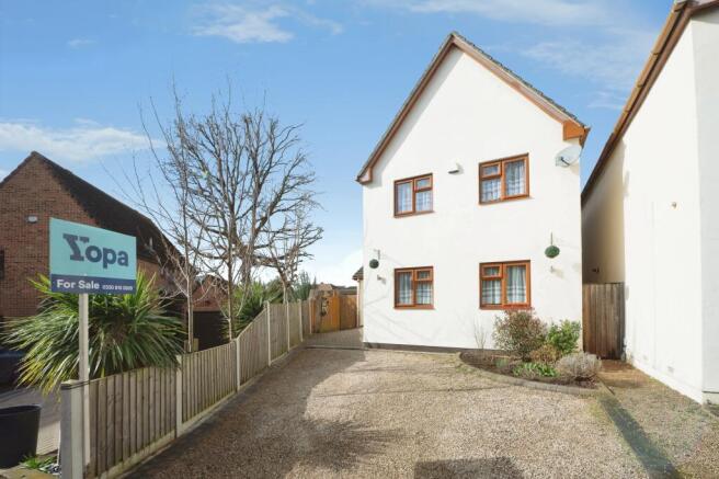 3 bed property, in Spinney Close, £550,000