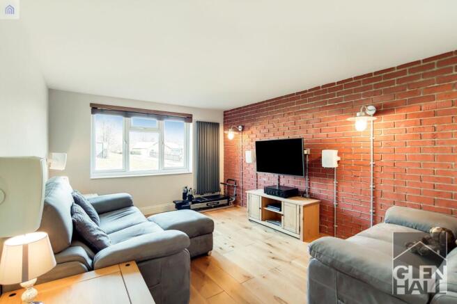 1 bed property, in East Crescent, £285,000