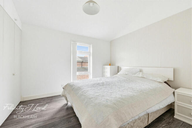 3 bed property, in Arthur Grove, £400,000