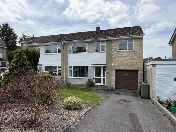 4 bed property, in Somer Lea, £395,000