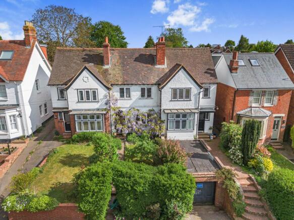 3 bed property, in Victoria Road, £500,000