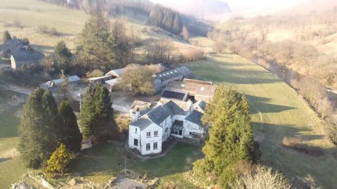 5 bed property, in Fleet Holme, £495,000