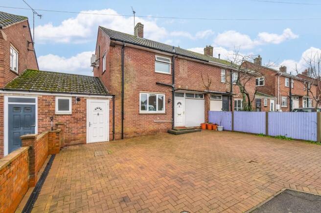3 bed property, in Dukes Road, £425,000