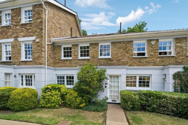 3 bed property, in Chester Close, £1,000,000